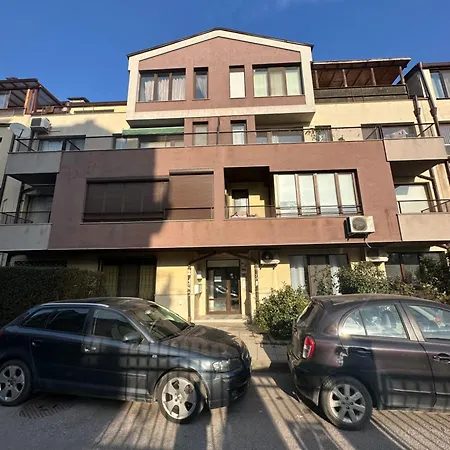 Rose - Bulgaria Mall, Brand New, Ground Floor, Family-friendly, Baby Cot&chair, Mountain View, Self Check-in, Free Public Parking And Paid Underground In The Mall * Szófia