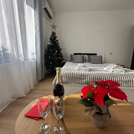 Rose - Bulgaria Mall, Brand New, Ground Floor, Family-friendly, Baby Cot&chair, Mountain View, Self Check-in, Free Public Parking And Paid Underground In The Mall Szófia