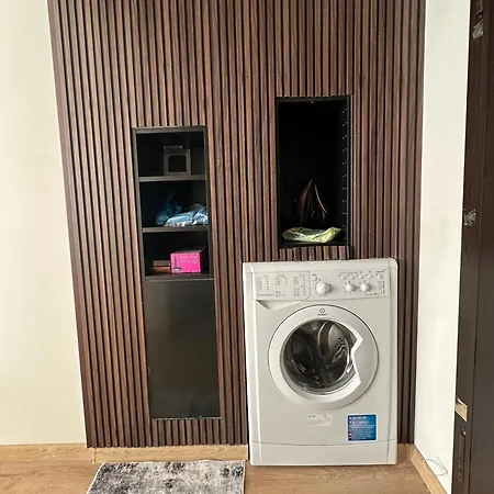 Apartman Rose - Bulgaria Mall, Brand New, Ground Floor, Family-friendly, Baby Cot&chair, Mountain View, Self Check-in, Free Public Parking And Paid Underground In The Mall *