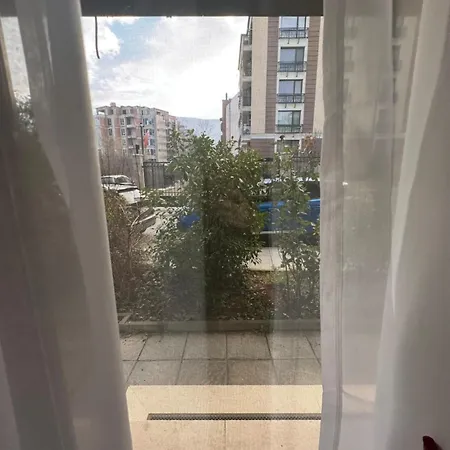 Rose - Bulgaria Mall, Brand New, Ground Floor, Family-friendly, Baby Cot&chair, Mountain View, Self Check-in, Free Public Parking And Paid Underground In The Mall